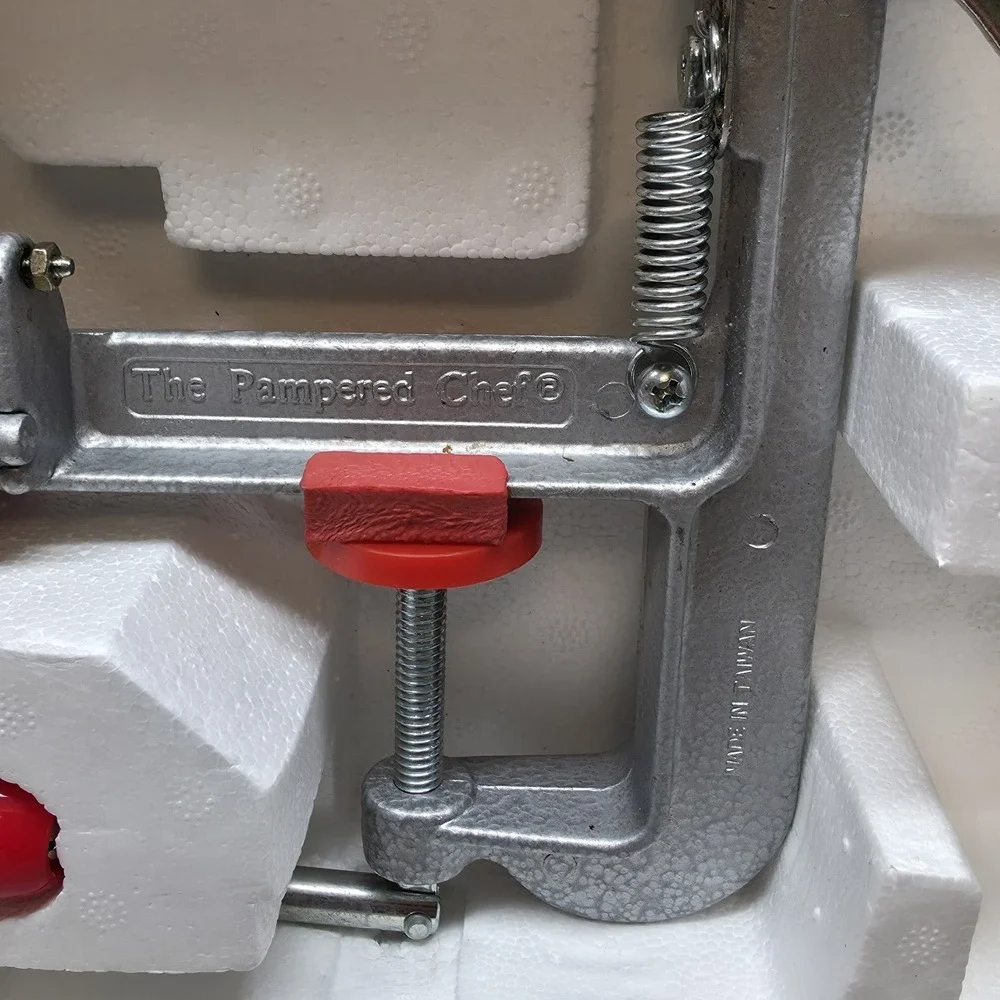 The Pampered Chef - #2430 - Apple Peeler/Corer/Slicer - Excellent Condition